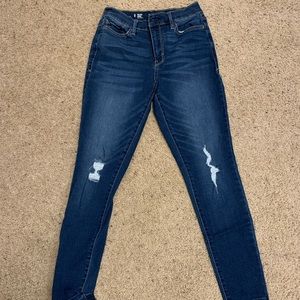 size 6 skinny jeans only worn a few times, great quality